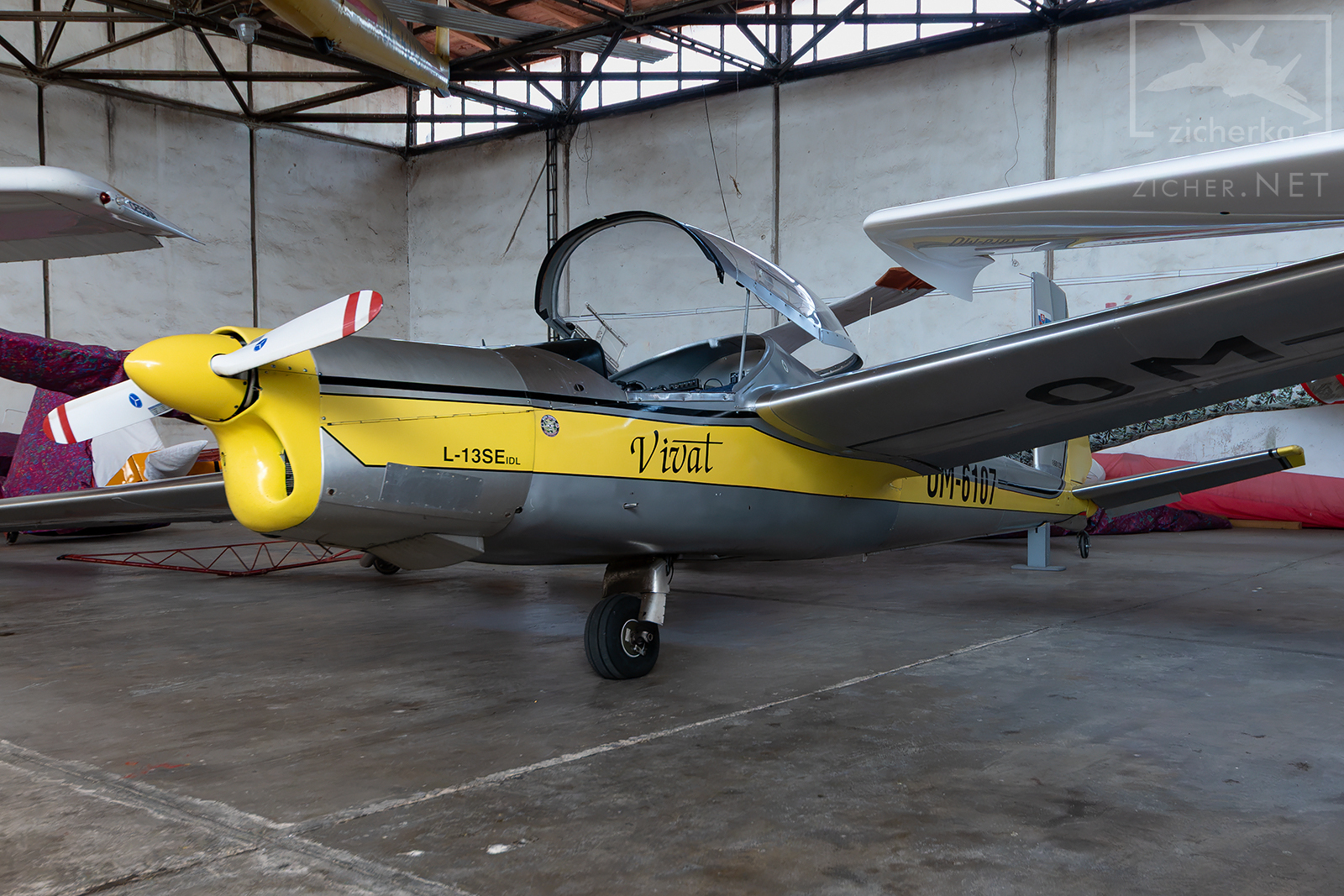OM-6107 / 860125 | Let L-13 SE Vivat | Private
