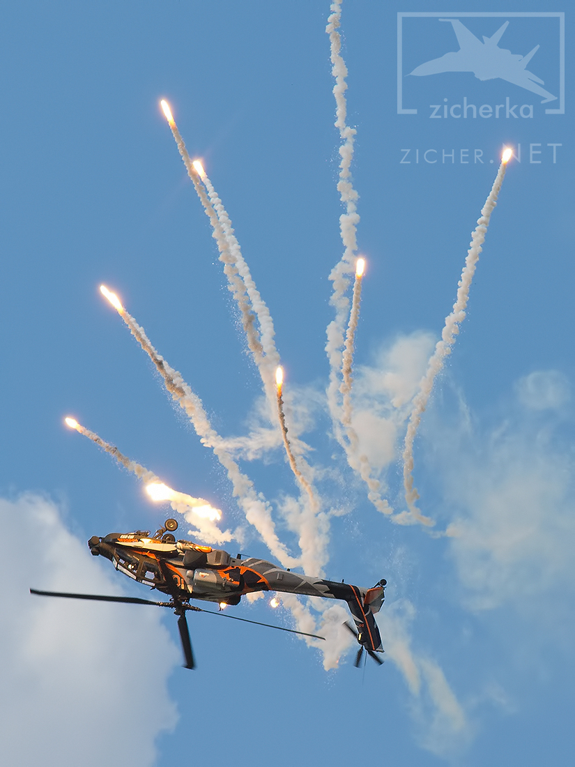 Q-17 Boeing AH-64 D Apache